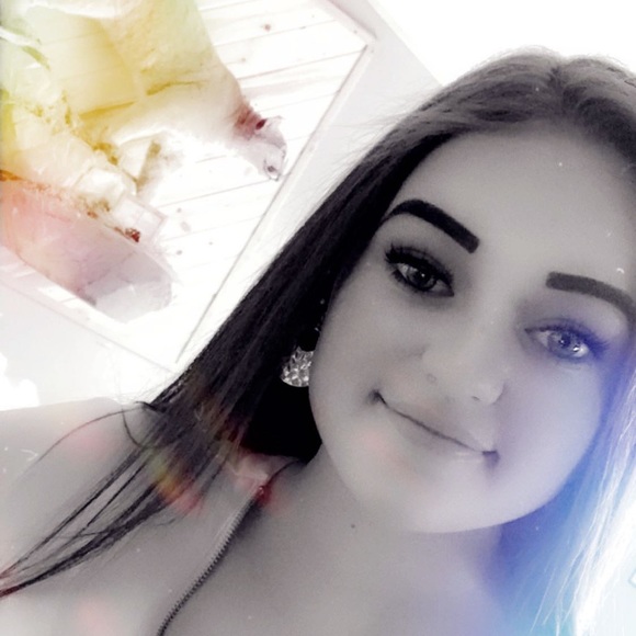 Meet your Posher, Kiersten - Picture 1 of 1